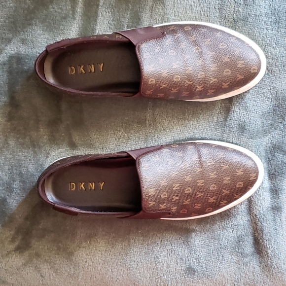 DKNY Randall slip on dark brown shoe - Picture 2 of 6